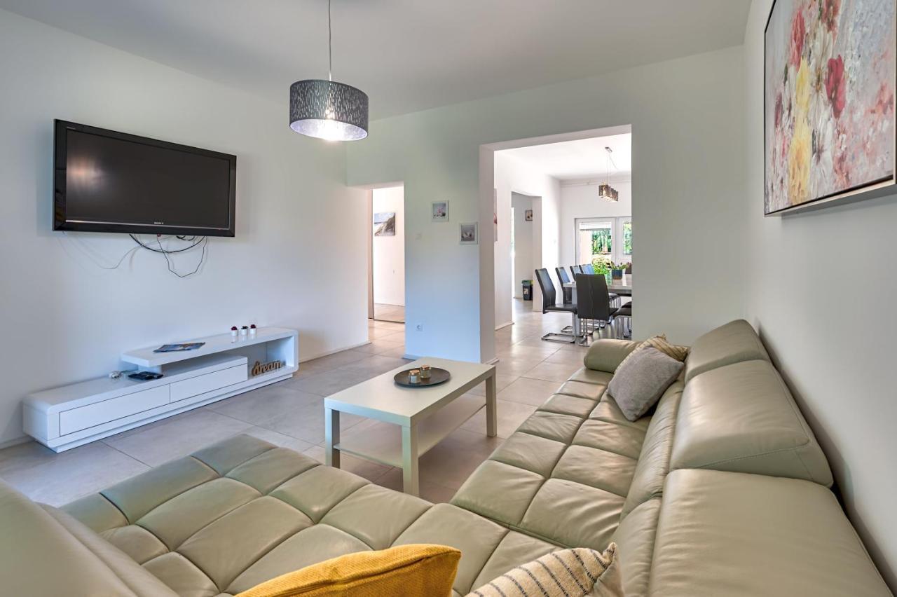 Villa Matija Ližnjan Exteriör bild