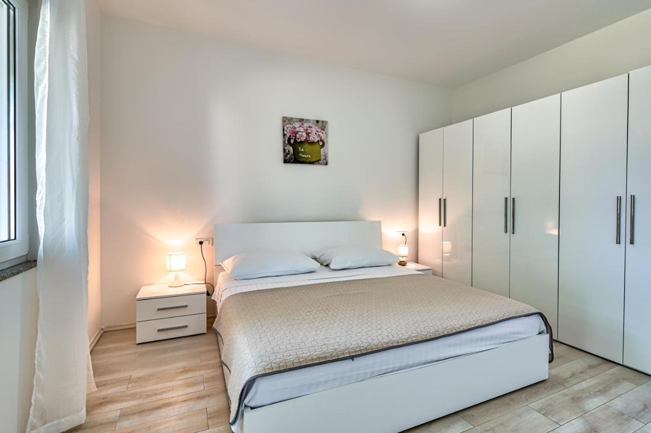 Villa Matija Ližnjan Exteriör bild