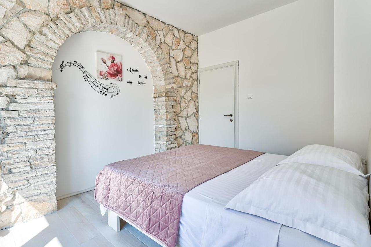 Villa Matija Ližnjan Exteriör bild