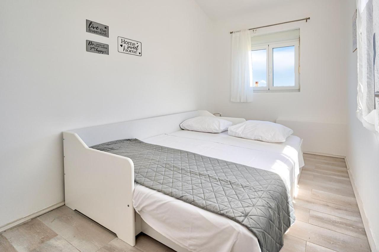 Villa Matija Ližnjan Exteriör bild